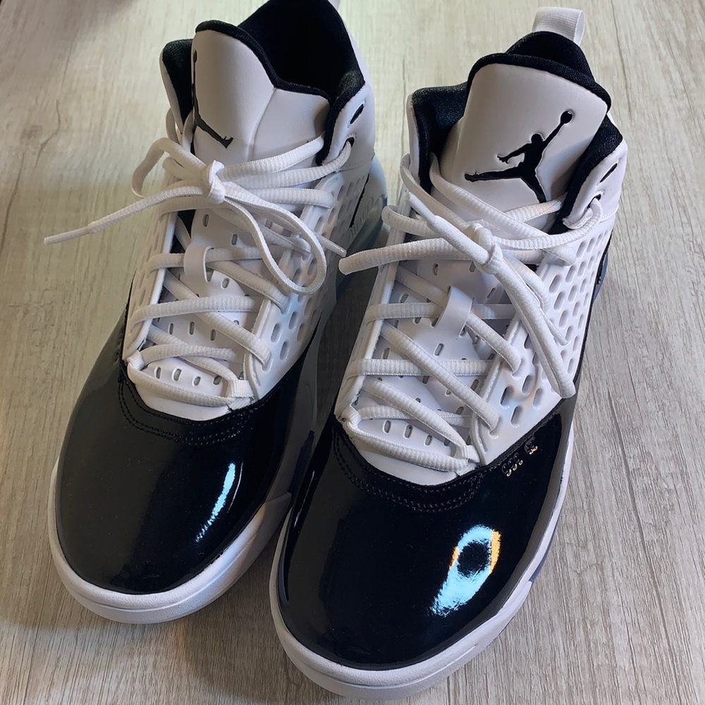 Jordan Maxin 200 “White Ice”